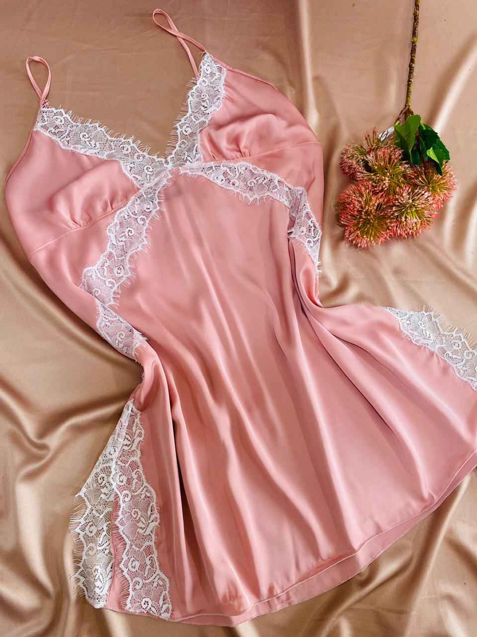 Nuisette  en dentelle