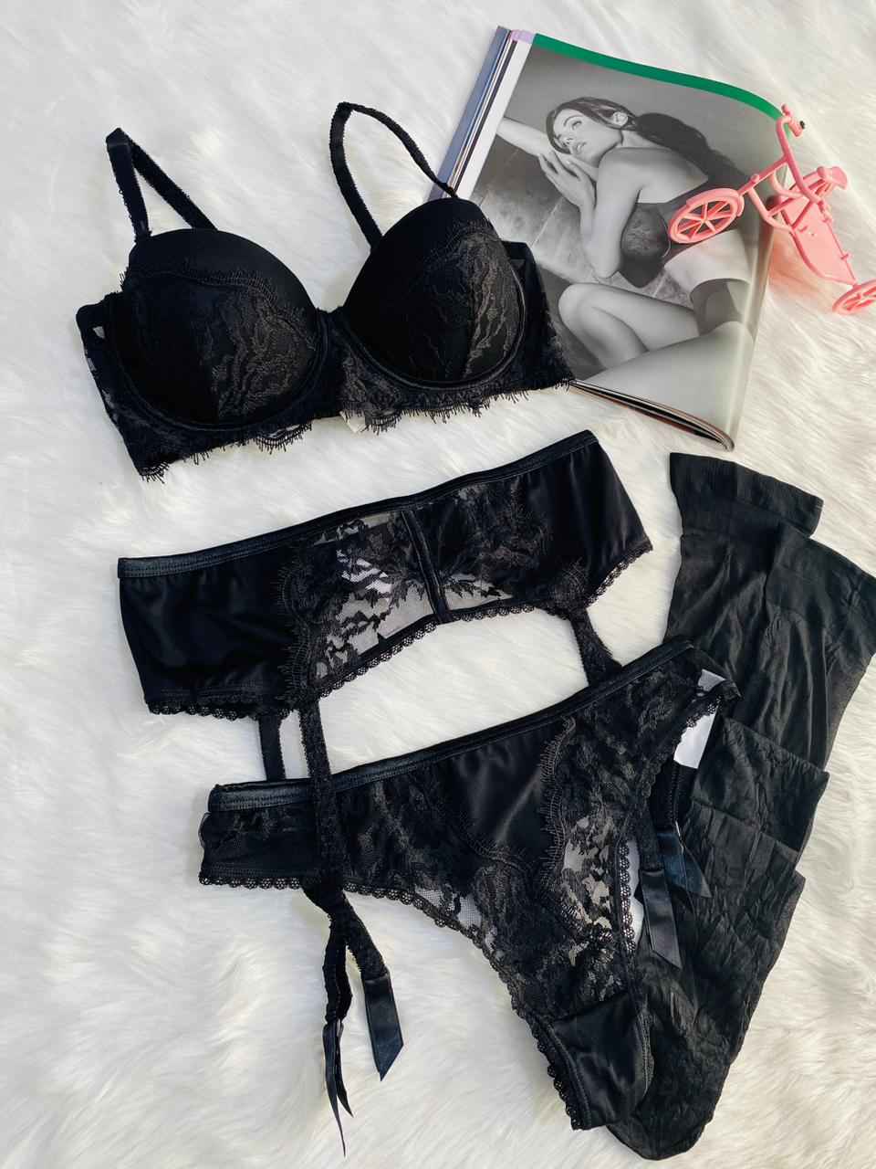 Ensemble Soutien-Gorge et Porte-jarretelles en dentelle